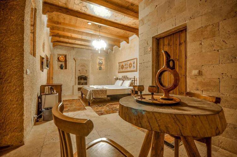 Blue Moon Cave Hotel