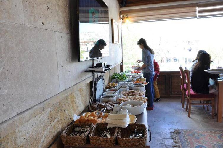 Blue Moon Cave Hotel