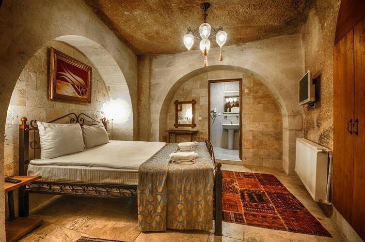 Blue Moon Cave Hotel