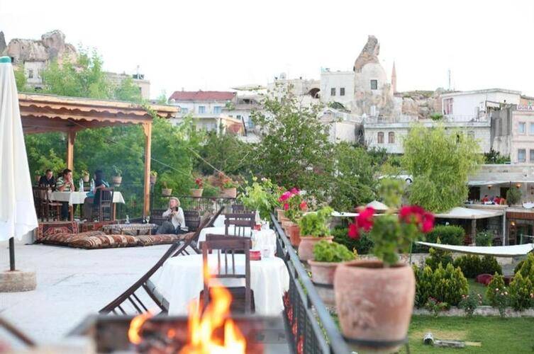 Blue Moon Cave Hotel