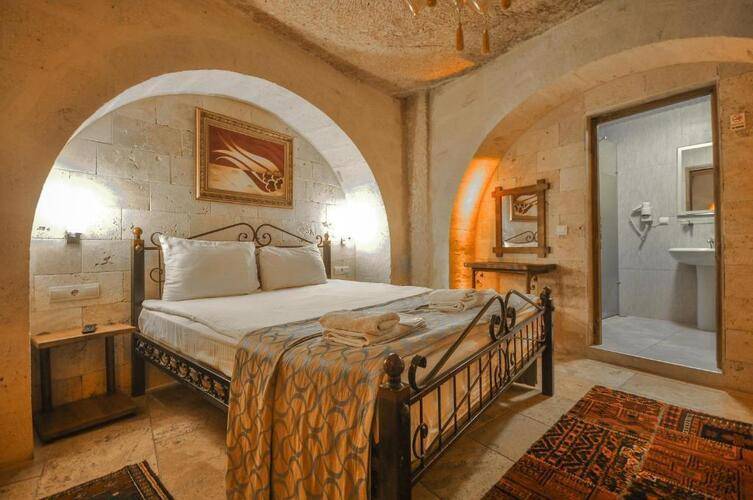 Blue Moon Cave Hotel