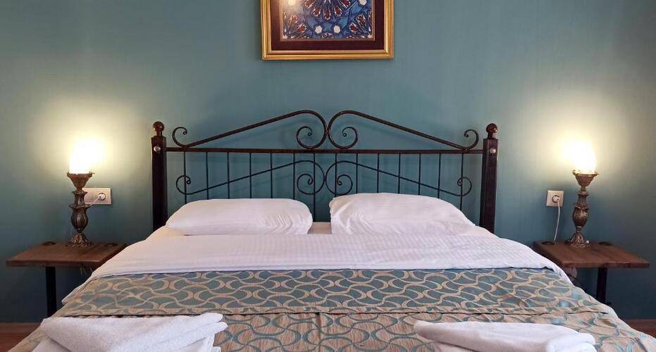 Blue Moon Cave Hotel