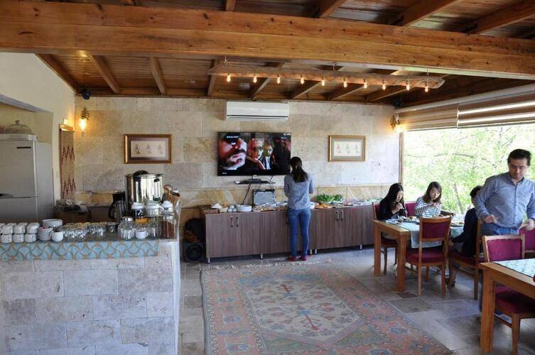 Blue Moon Cave Hotel