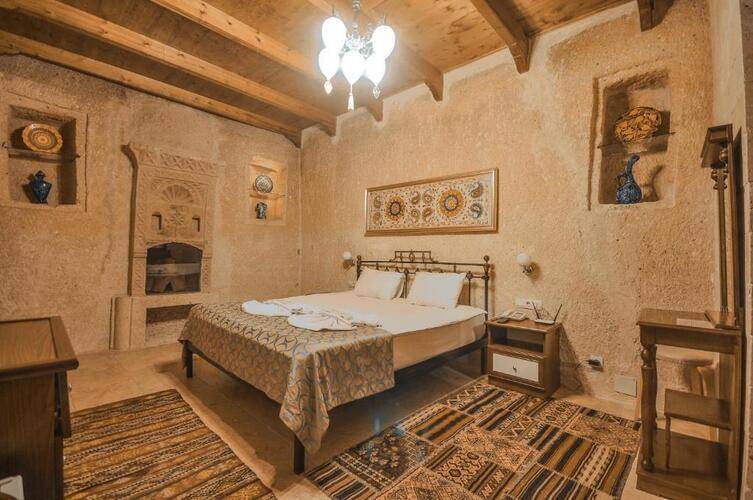Blue Moon Cave Hotel