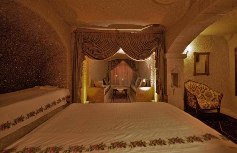 Grand Cave Suites