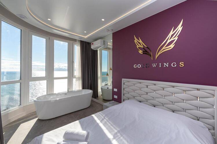 Gold Wings (Голд Вингс)
