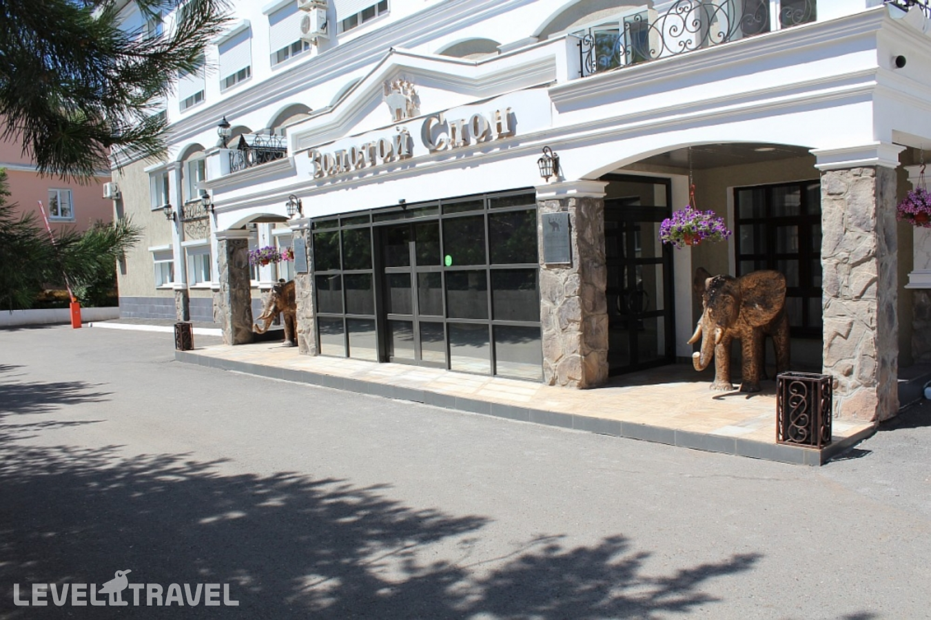 Золотой слон