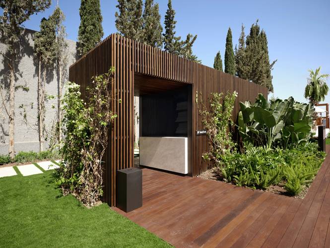 Caja by Maxx Royal