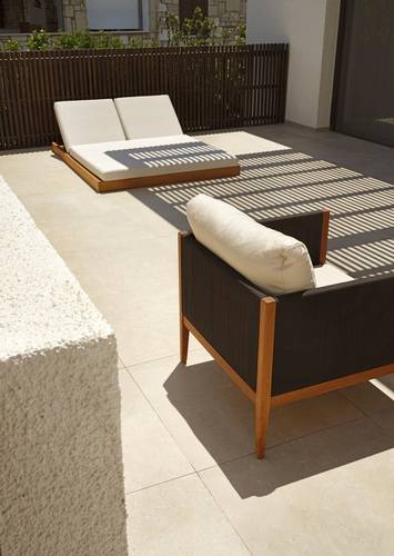 Caja by Maxx Royal