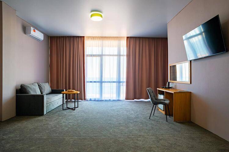 Green Land Hotel