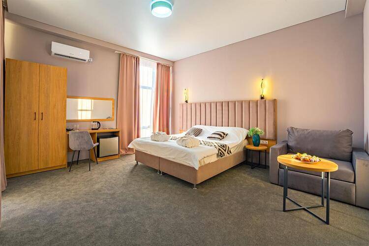 Green Land Hotel