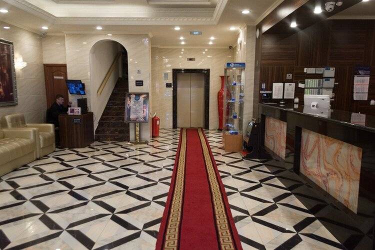 Отель Корона
