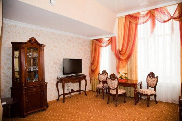 Отель Ренессанс