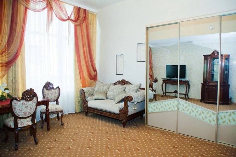 Отель Ренессанс