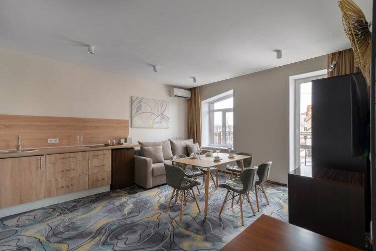 Отель V Hotel&Rooftop Lounge