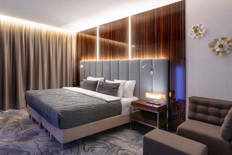 Отель V Hotel&Rooftop Lounge