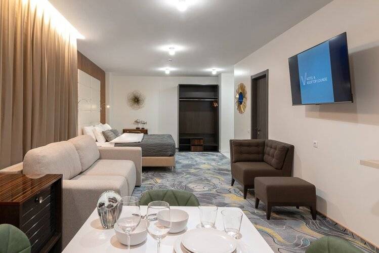 Отель V Hotel&Rooftop Lounge