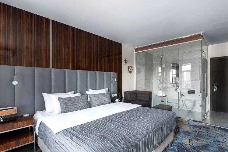 Отель V Hotel&Rooftop Lounge