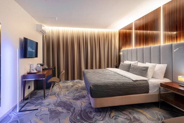 Отель V Hotel&Rooftop Lounge