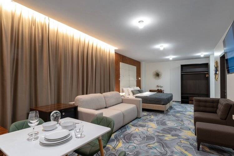 Отель V Hotel&Rooftop Lounge