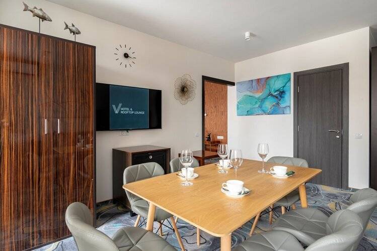 Отель V Hotel&Rooftop Lounge