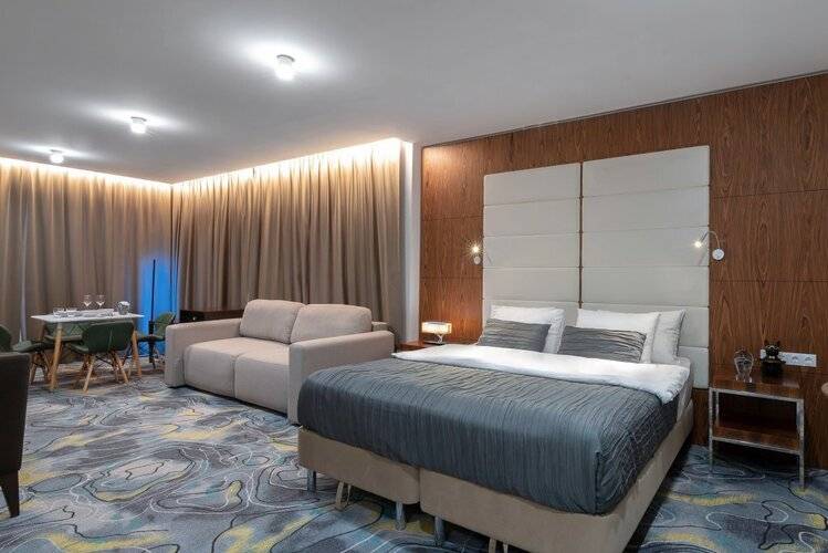 Отель V Hotel&Rooftop Lounge