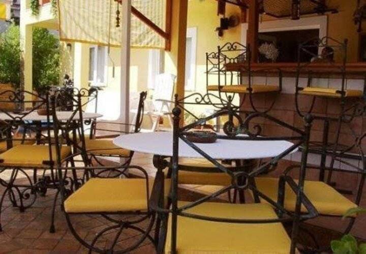 A&B Home Hotel