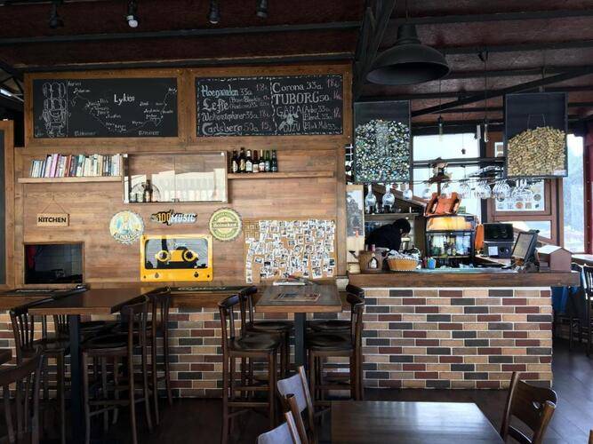 El Camino Hostel & Pub