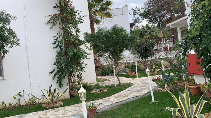 Canna Garden Hotel (Adults Only 13+)
