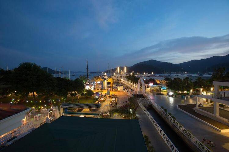 Dedeminn Marina Hotel