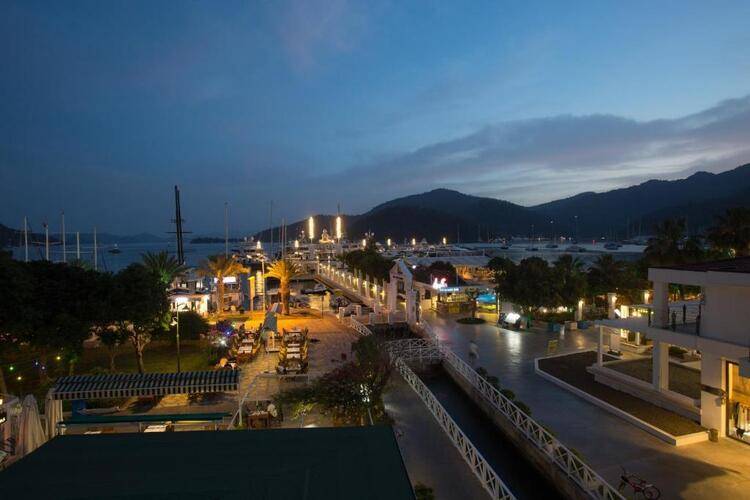 Dedeminn Marina Hotel