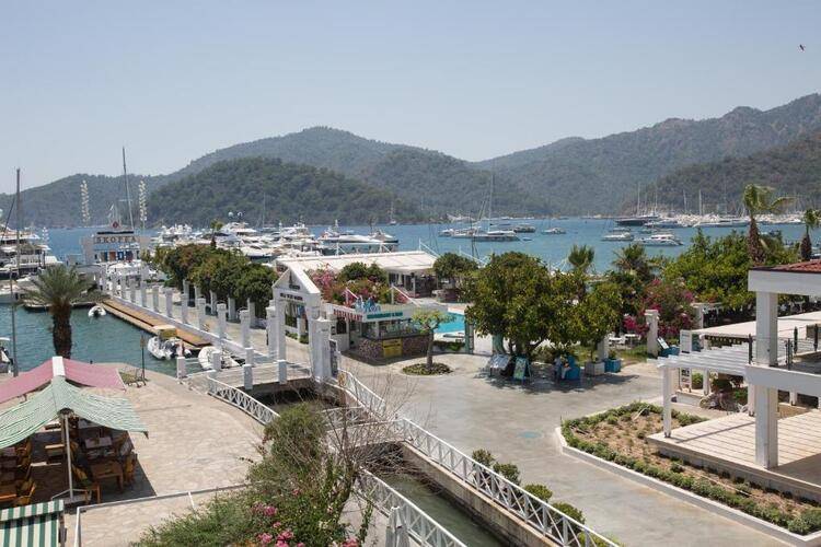 Dedeminn Marina Hotel