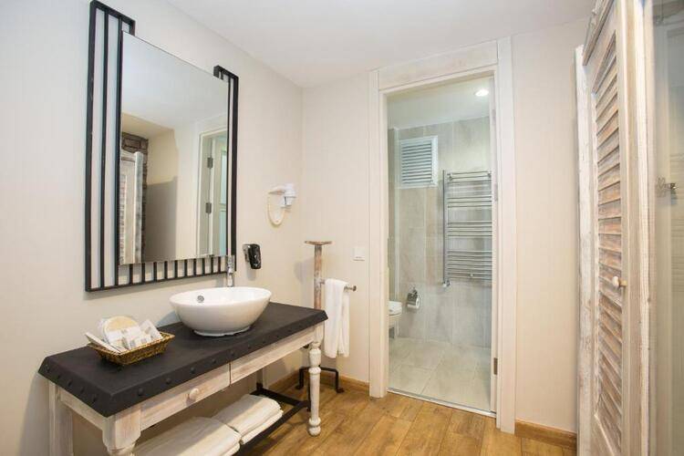 Dedeminn Marina Hotel