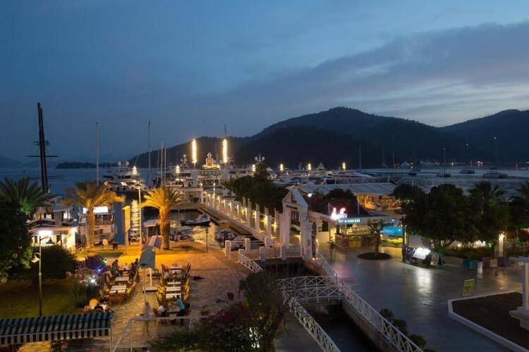 Dedeminn Marina Hotel