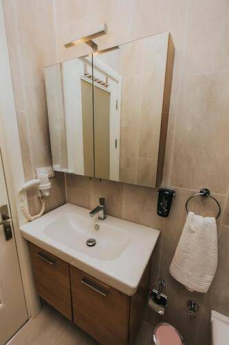 Dedeminn Marina Hotel