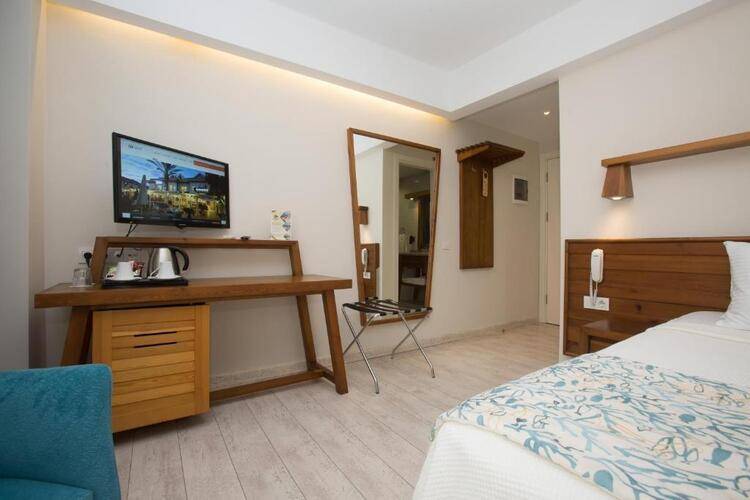 Dedeminn Marina Hotel