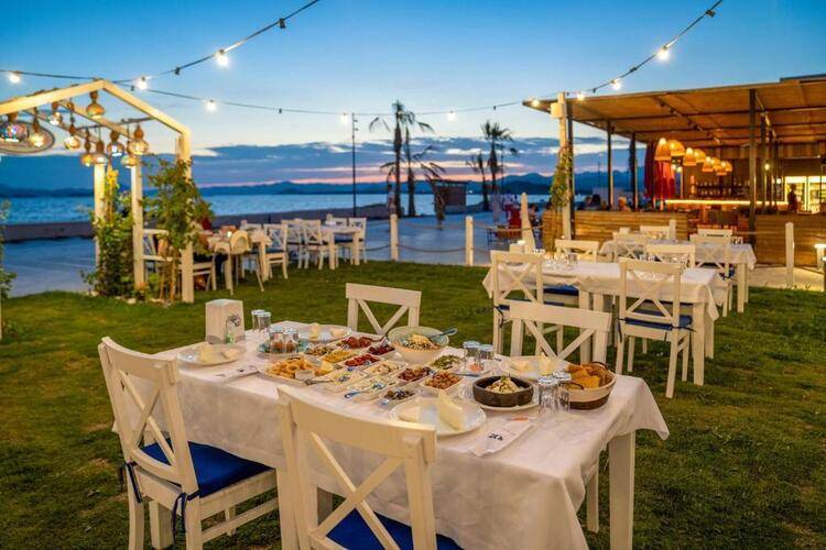 Uras Beach Hotel