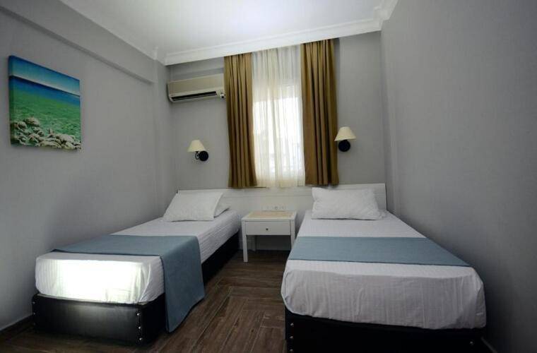 Two Seas Hotel