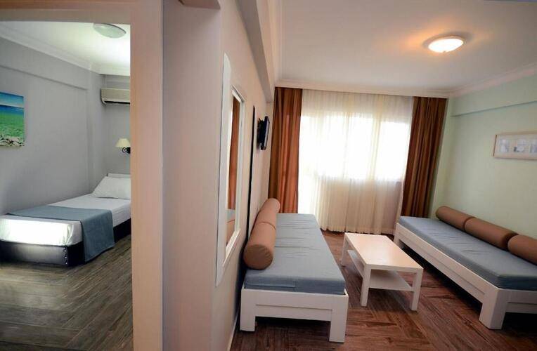Two Seas Hotel