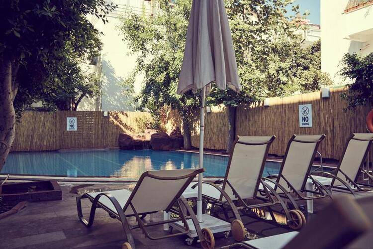 Two Seas Hotel