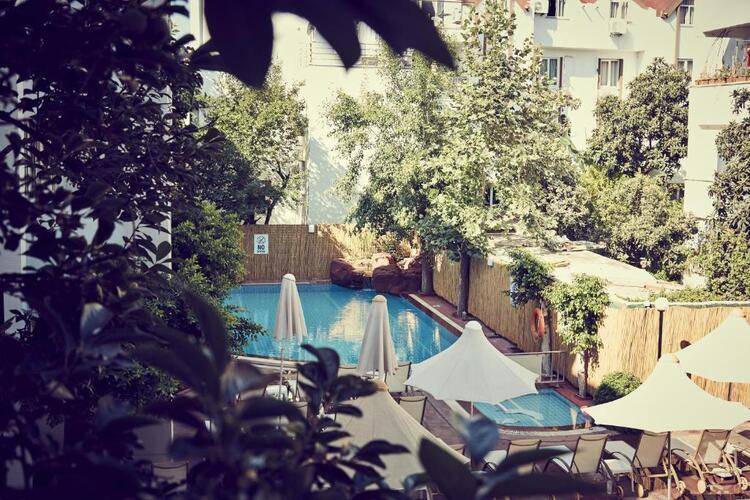Two Seas Hotel