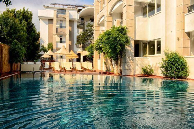 Two Seas Hotel