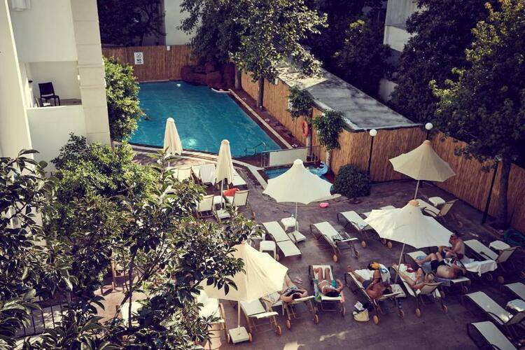 Two Seas Hotel