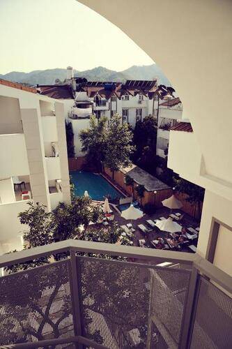 Two Seas Hotel