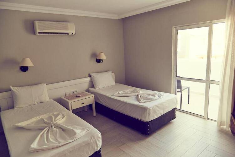 Two Seas Hotel