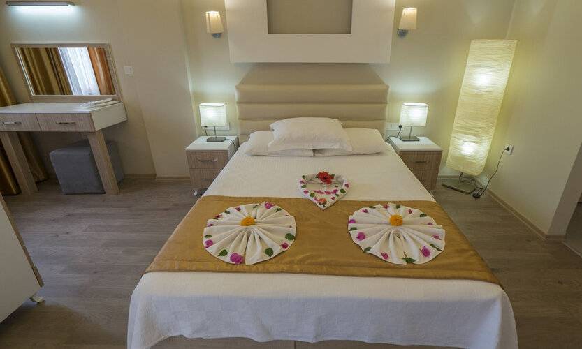 Arya Hotel