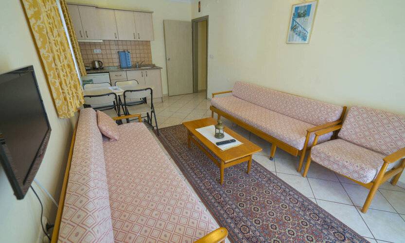 Arya Hotel