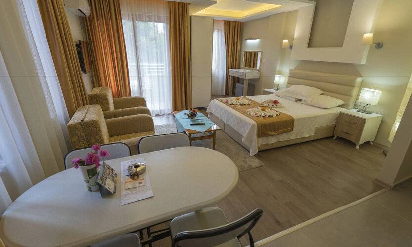 Arya Hotel