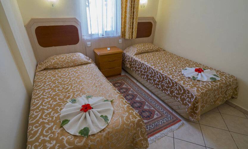 Arya Hotel