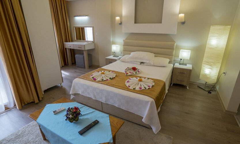 Arya Hotel